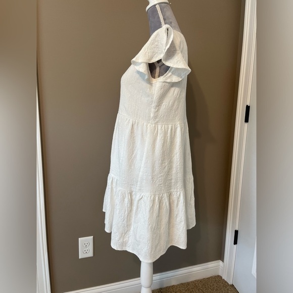 Esther and Co White Textured Cotton Tiered Dress with flutter sleeves Sz SM - Picture 4 of 7
